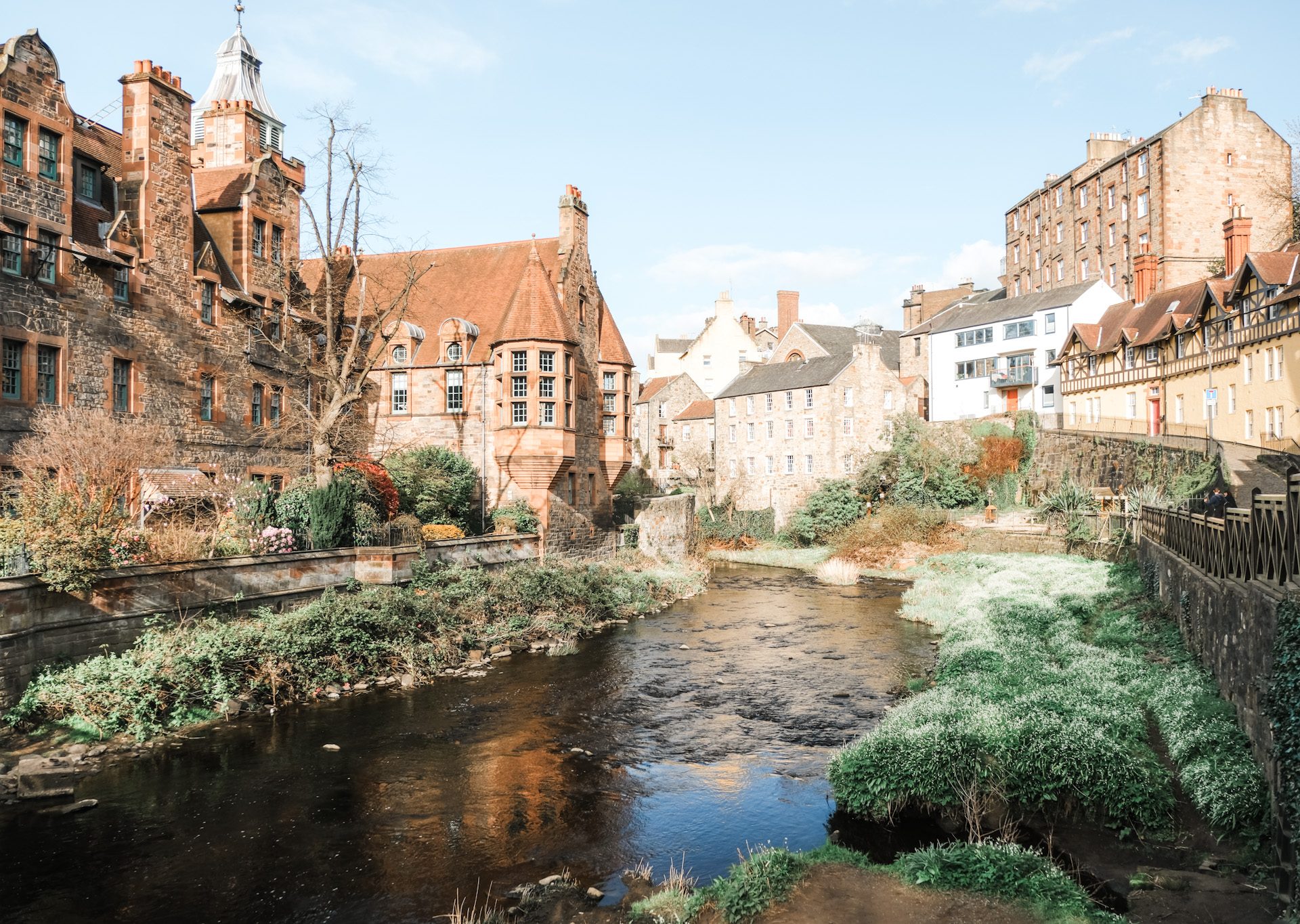 A Photographic Guide To Edinburgh